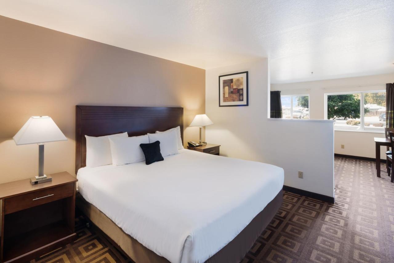Red Lion Inn & Suites Kennewick Tri-Cities Exterior foto